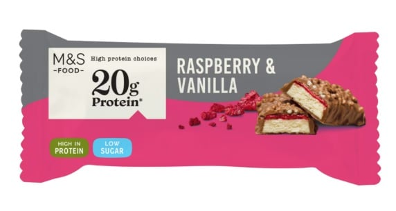 Marks & Spencer Málna és vanília ízesítésű fehérjeszelet tejcsokoládéban