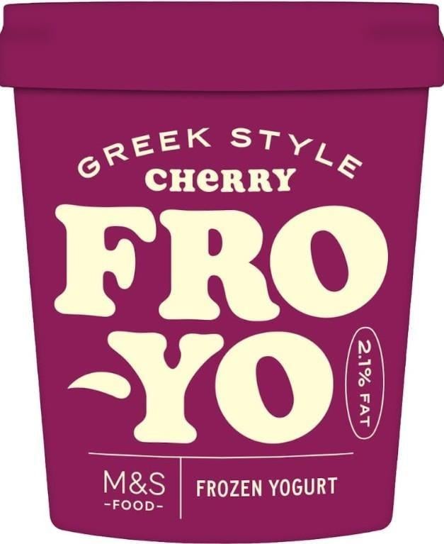 Marks & Spencer Csökkentett zsírtartalmú görög jellegű fagyasztott joghurt cseresznyeszósszal