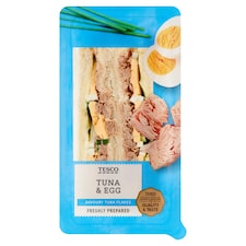 toast tonhallal, majonézzel, főtt tojással, római salátával és csemegehagymával 186 g